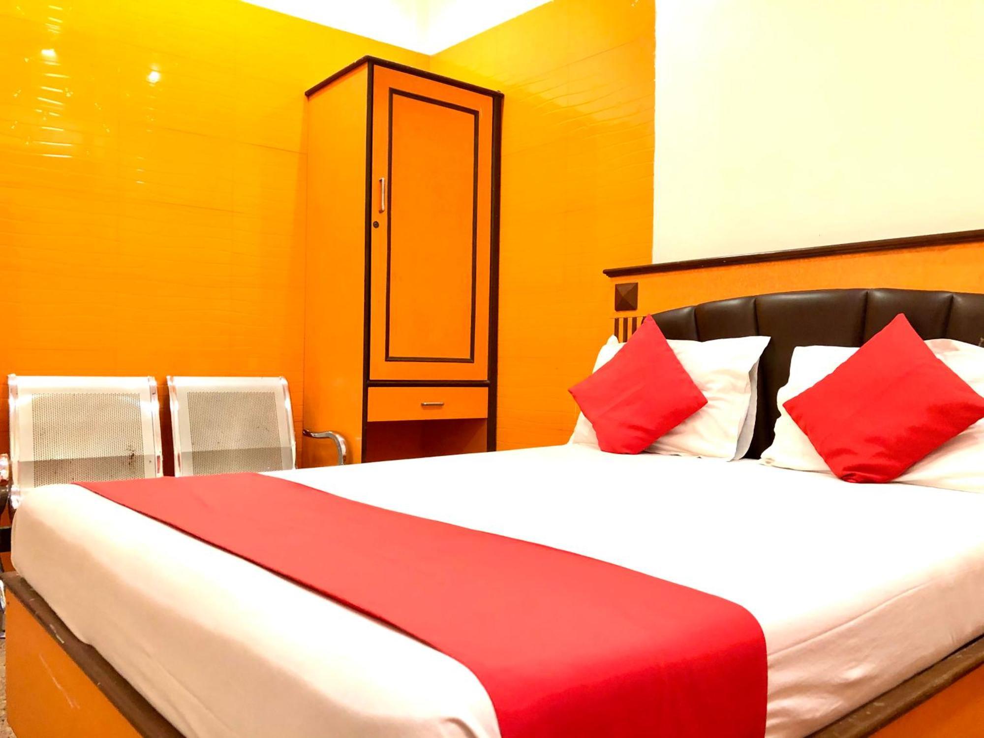 Hotel Volga 2 Мумбай Екстериор снимка